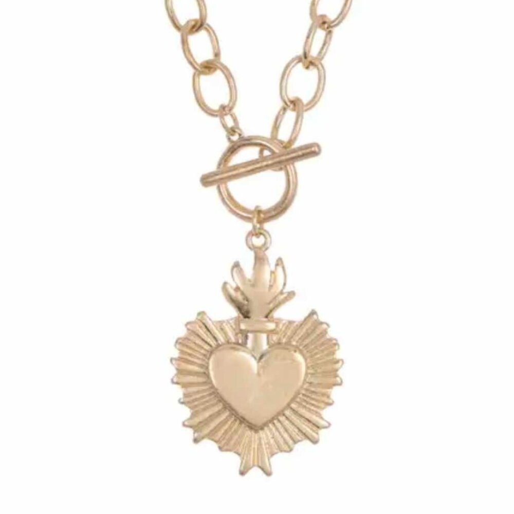 Area Stars Regal Heart Pendant Necklace